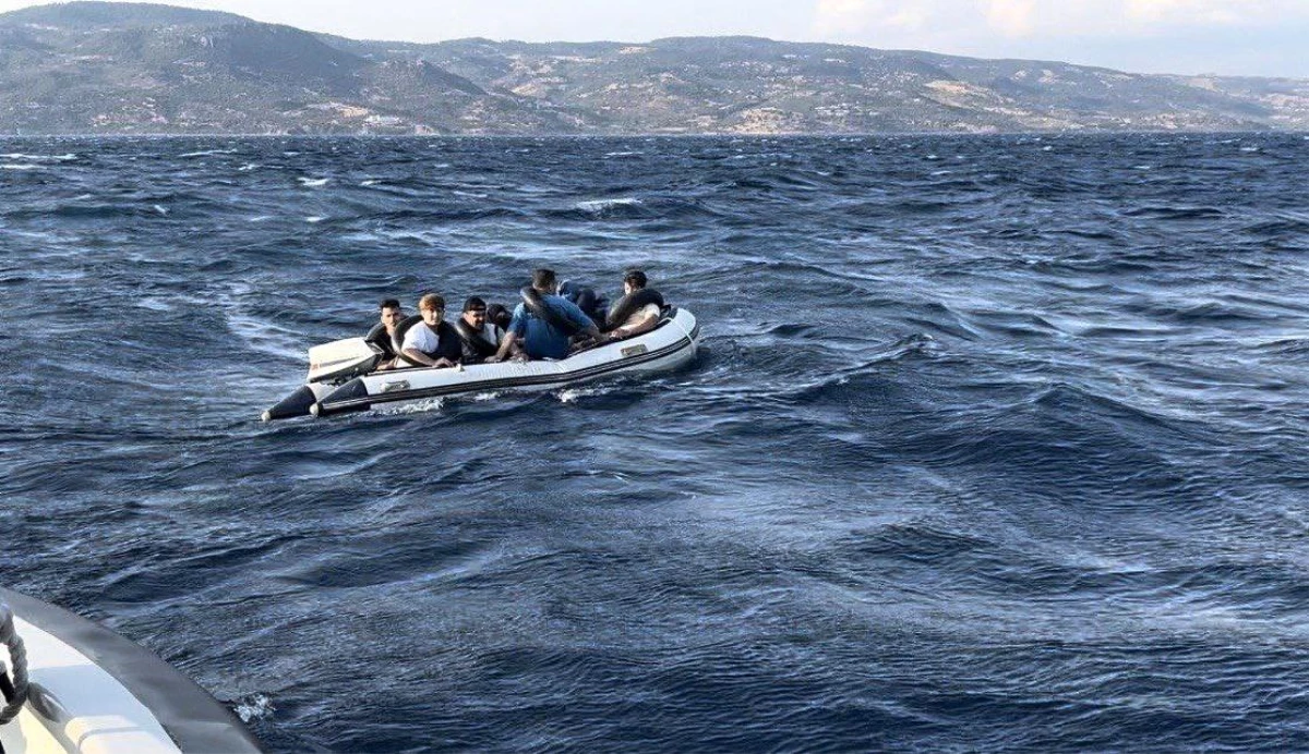 Çanakkale’de Sahil Güvenlik ekipleri 10 kaçak göçmen kurtardı, 12 kaçak göçmen yakalandı